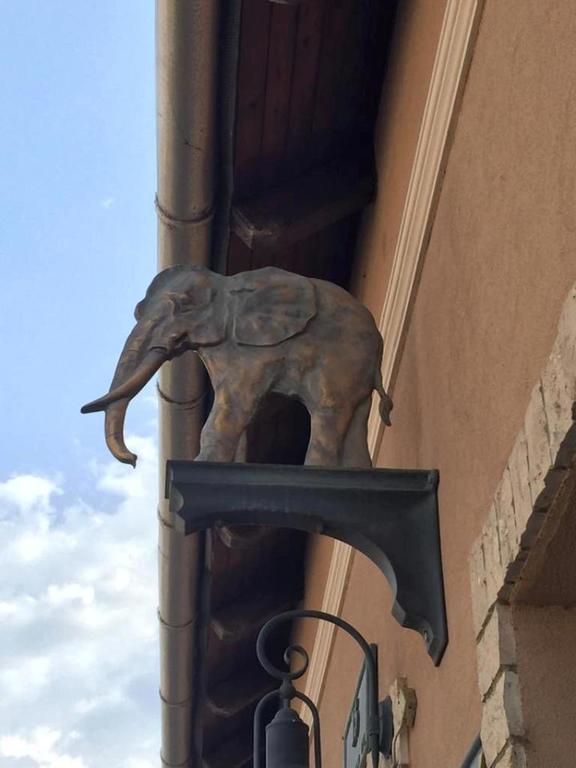 Arany Elefant Szallashely Hotel Strigoniu Exterior foto