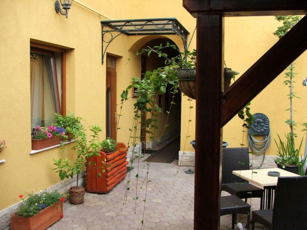 Arany Elefant Szallashely Hotel Strigoniu Exterior foto